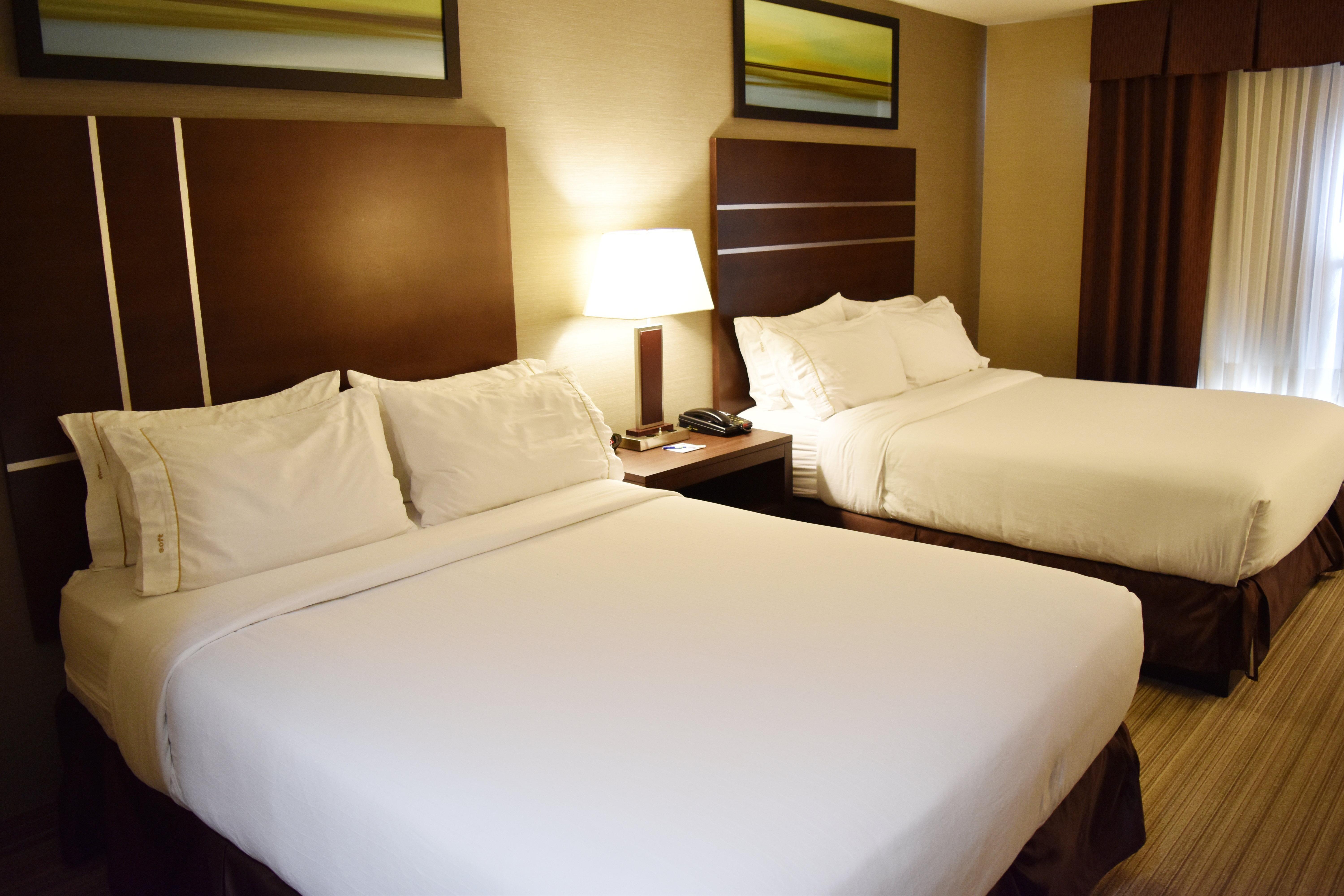 Holiday Inn Express Golden-Kicking Horse By Ihg Exterior foto