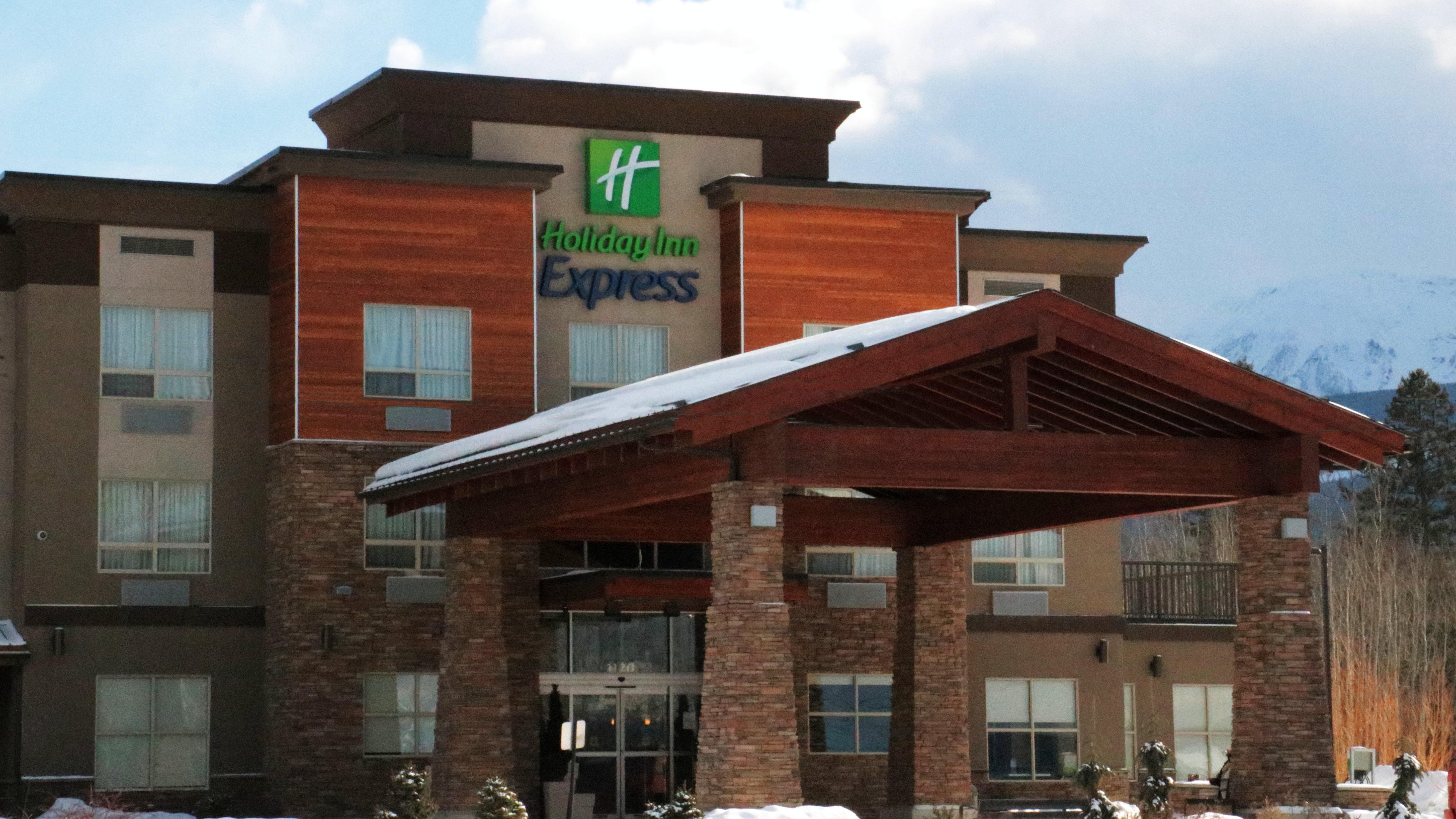 Holiday Inn Express Golden-Kicking Horse By Ihg Exterior foto