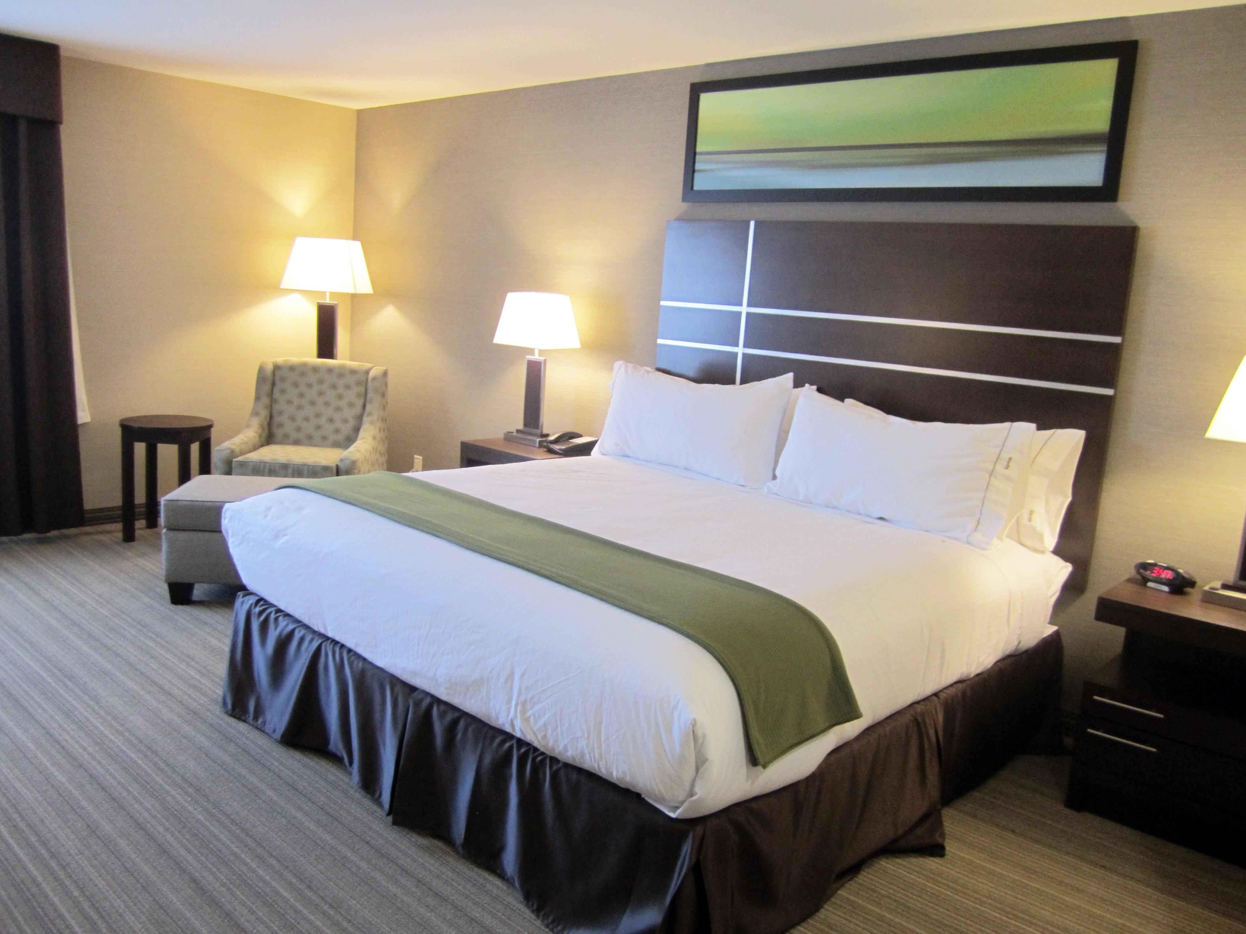 Holiday Inn Express Golden-Kicking Horse By Ihg Exterior foto