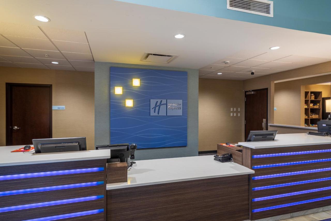 Holiday Inn Express Golden-Kicking Horse By Ihg Exterior foto