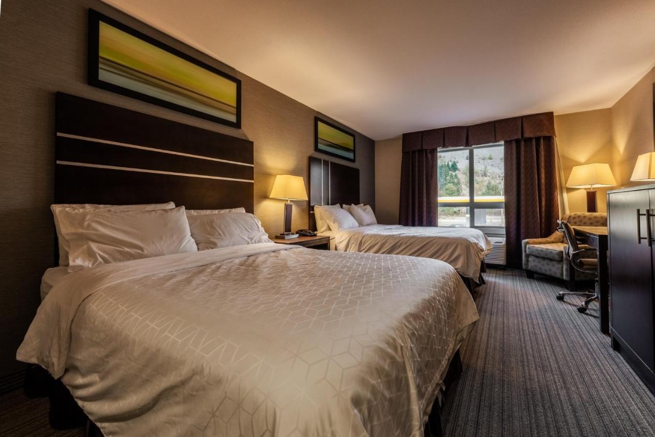 Holiday Inn Express Golden-Kicking Horse By Ihg Exterior foto