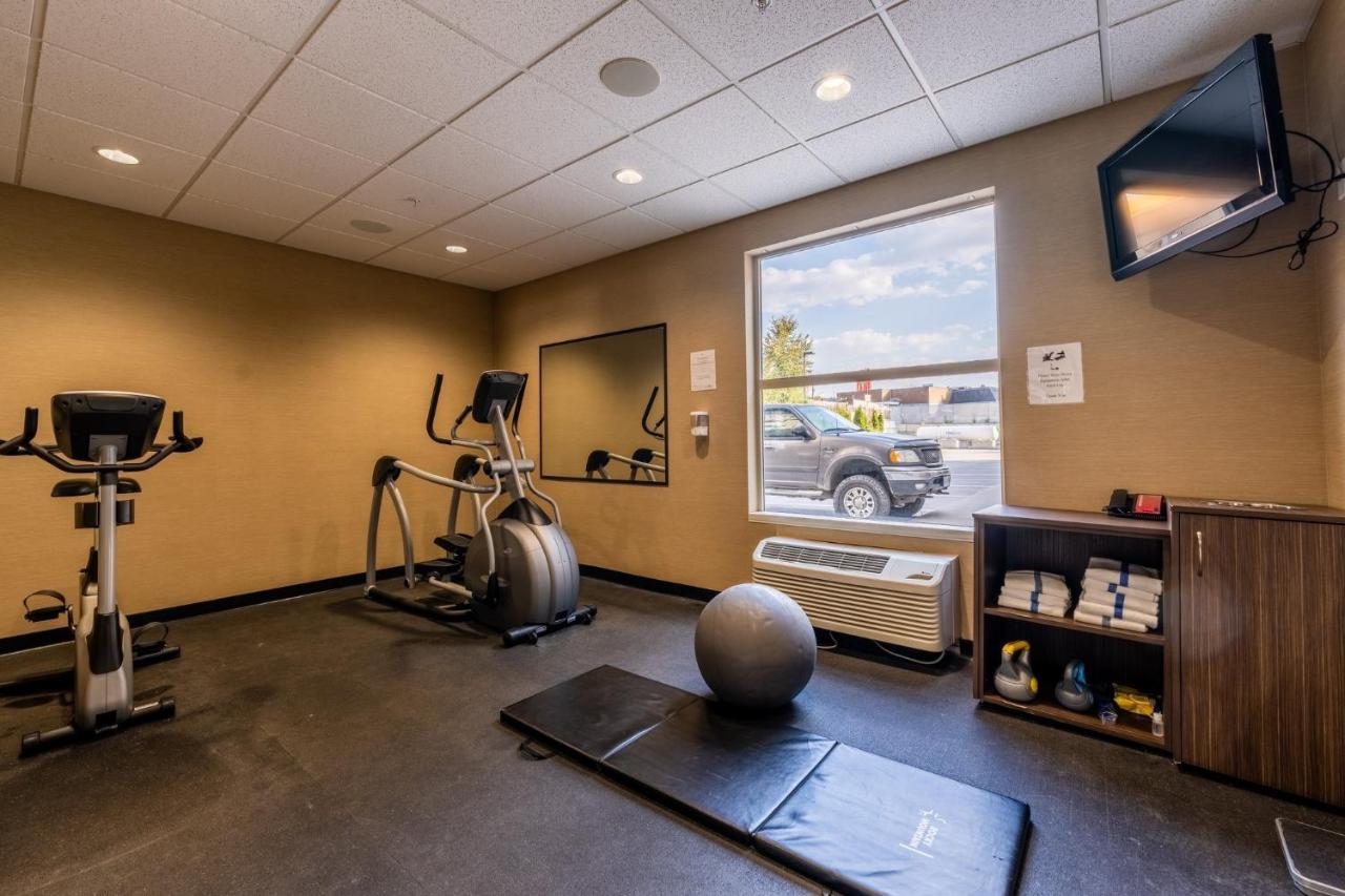 Holiday Inn Express Golden-Kicking Horse By Ihg Exterior foto