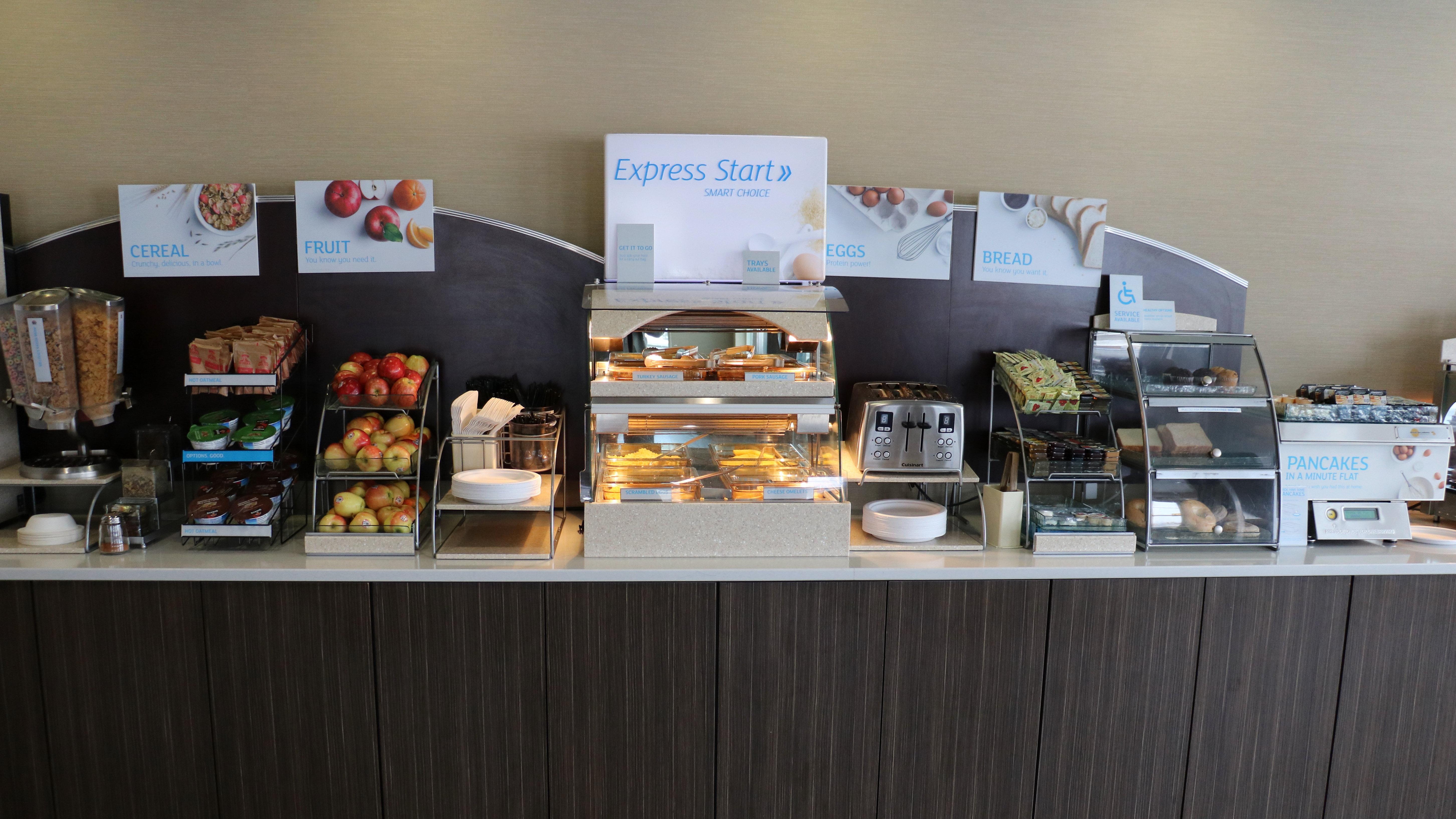 Holiday Inn Express Golden-Kicking Horse By Ihg Exterior foto