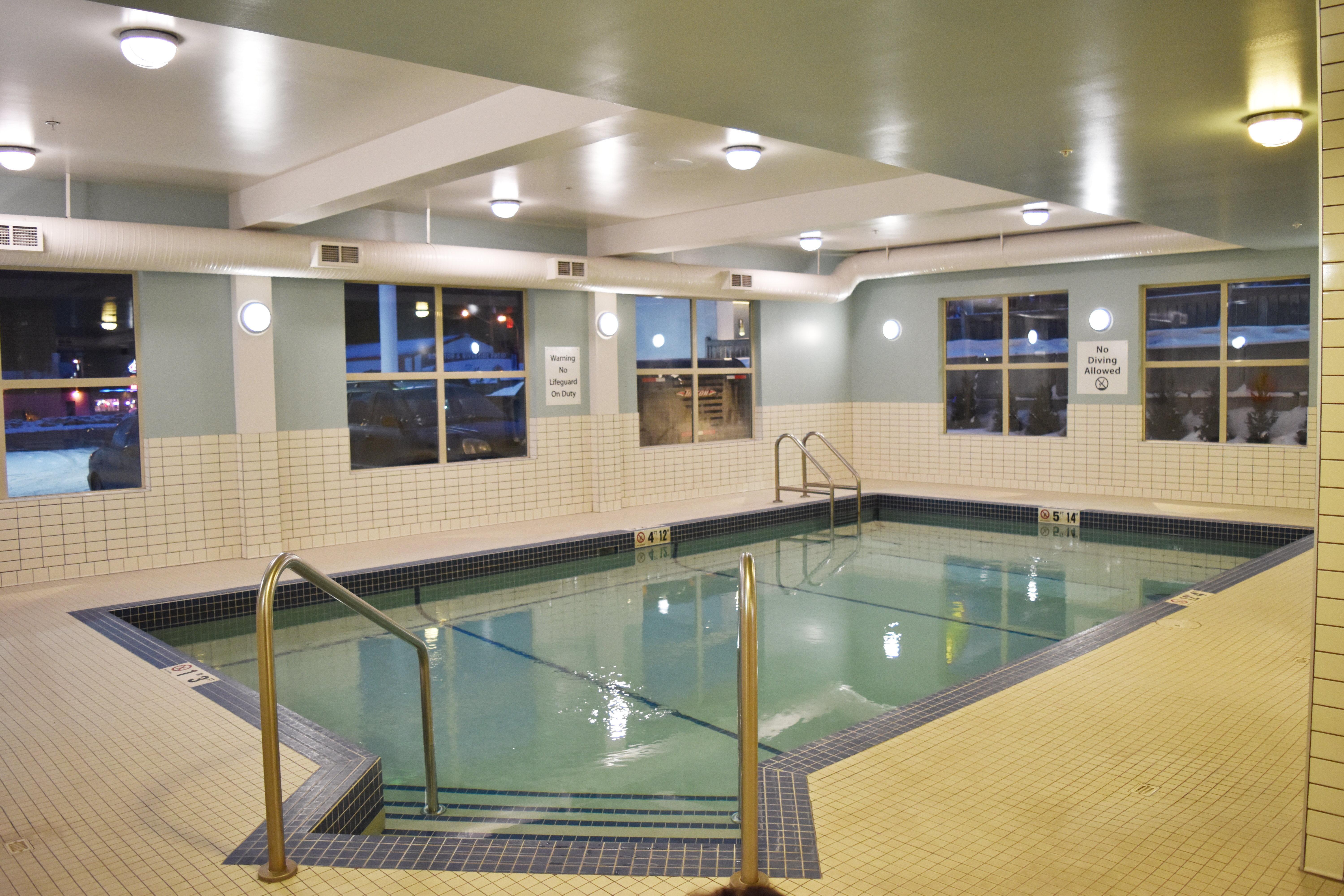 Holiday Inn Express Golden-Kicking Horse By Ihg Exterior foto