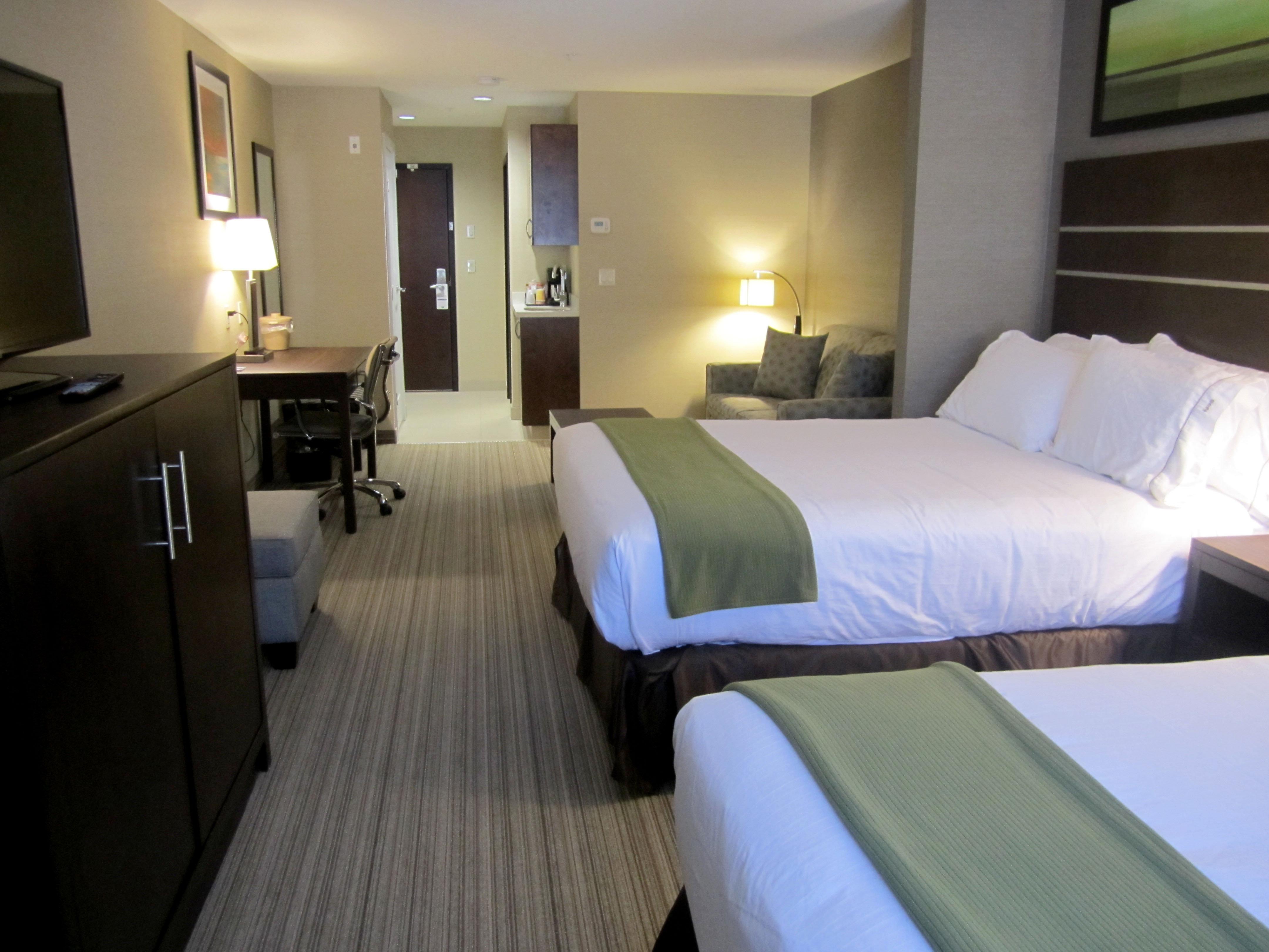Holiday Inn Express Golden-Kicking Horse By Ihg Exterior foto
